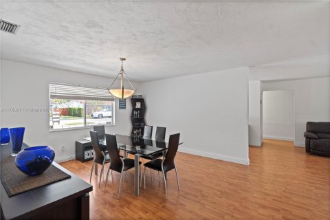 Villa ou maison à vendre à Miami, Floride: 3 chambres, 212.65 m2 № 1974281 - photo 27