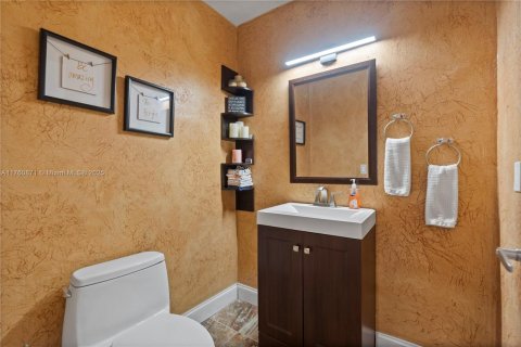 Villa ou maison à vendre à Miami, Floride: 3 chambres, 212.65 m2 № 1974281 - photo 19