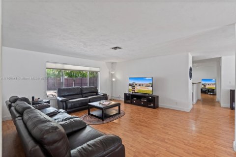 Villa ou maison à vendre à Miami, Floride: 3 chambres, 212.65 m2 № 1974281 - photo 20