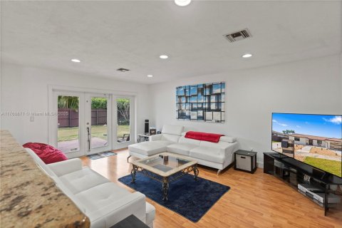 Villa ou maison à vendre à Miami, Floride: 3 chambres, 212.65 m2 № 1974281 - photo 30