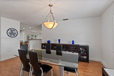 Villa ou maison à vendre à Miami, Floride: 3 chambres, 212.65 m2 № 1974281 - photo 29