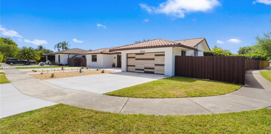 Villa ou maison à Miami, Floride 3 chambres, 212.65 m2 № 1974281