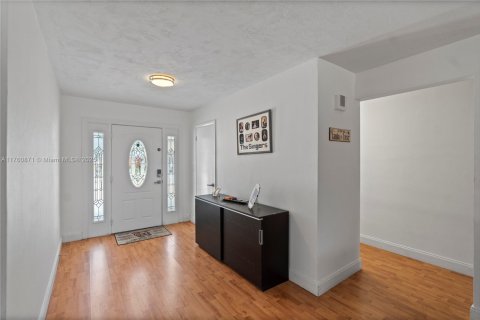 Villa ou maison à vendre à Miami, Floride: 3 chambres, 212.65 m2 № 1974281 - photo 24