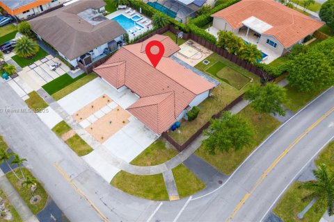 Villa ou maison à vendre à Miami, Floride: 3 chambres, 212.65 m2 № 1974281 - photo 5
