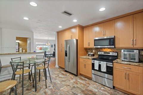 Villa ou maison à vendre à Miami, Floride: 3 chambres, 212.65 m2 № 1974281 - photo 14