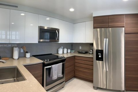 Copropriété à vendre à Pompano Beach, Floride: 3 chambres, 158.86 m2 № 2169819 - photo 3