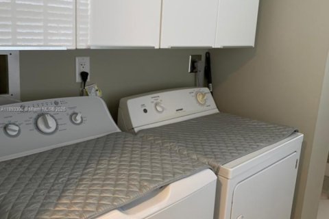 Copropriété à vendre à Pompano Beach, Floride: 3 chambres, 158.86 m2 № 2169819 - photo 25