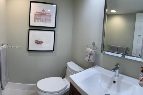 Copropriété à vendre à Pompano Beach, Floride: 3 chambres, 158.86 m2 № 2169819 - photo 13