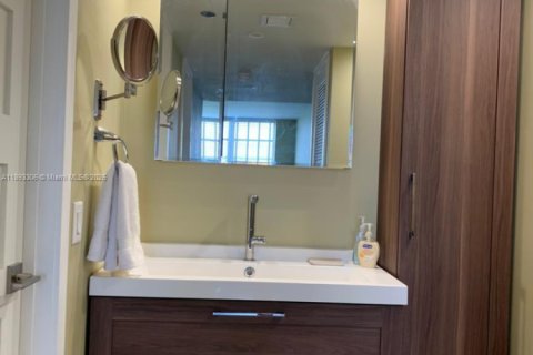 Copropriété à vendre à Pompano Beach, Floride: 3 chambres, 158.86 m2 № 2169819 - photo 16