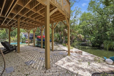 House in Weeki Wachee, Florida 2 bedrooms, 115.94 sq.m. № 2393781 - photo 4