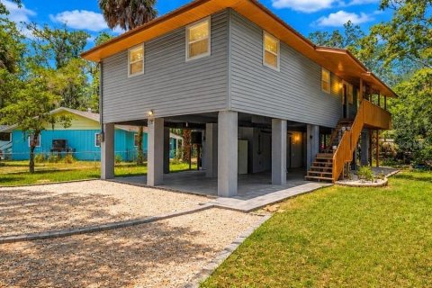 House in Weeki Wachee, Florida 2 bedrooms, 115.94 sq.m. № 2393781