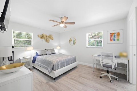 House in Weeki Wachee, Florida 2 bedrooms, 115.94 sq.m. № 2393781 - photo 16