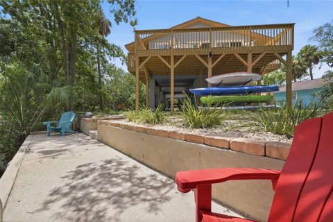 House in Weeki Wachee, Florida 2 bedrooms, 115.94 sq.m. № 2393781 - photo 2