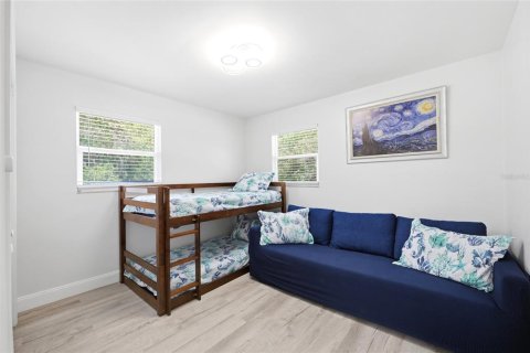 House in Weeki Wachee, Florida 2 bedrooms, 115.94 sq.m. № 2393781 - photo 9