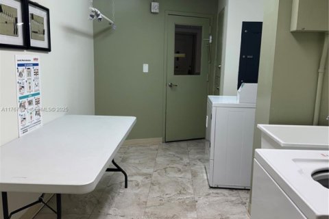 Снять в аренду кондоминиум в Халландейл-Бич, Флорида 1 спальня, 89.93м2, № 2035047 - фото 8