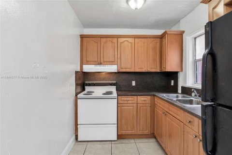 Casa en alquiler en Miami, Florida, 1 dormitorio, 74.32 m2 № 1839620 - foto 11