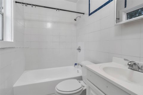 Casa en alquiler en Miami, Florida, 1 dormitorio, 74.32 m2 № 1839620 - foto 24