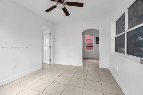 Casa en alquiler en Miami, Florida, 1 dormitorio, 74.32 m2 № 1839620 - foto 8