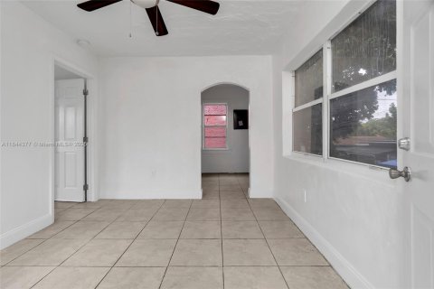 Casa en alquiler en Miami, Florida, 1 dormitorio, 74.32 m2 № 1839620 - foto 9