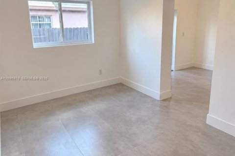 Villa ou maison à vendre à Miami, Floride: 3 chambres, 478.08 m2 № 2386832 - photo 15