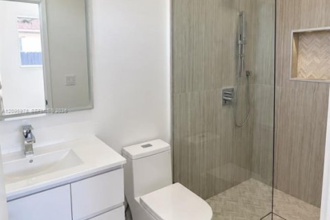 Villa ou maison à vendre à Miami, Floride: 3 chambres, 478.08 m2 № 2386832 - photo 8