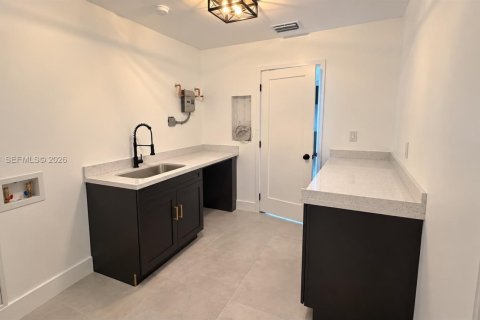 Villa ou maison à vendre à Miami, Floride: 3 chambres, 478.08 m2 № 2386832 - photo 10