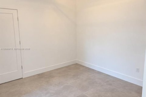 Villa ou maison à vendre à Miami, Floride: 3 chambres, 478.08 m2 № 2386832 - photo 18