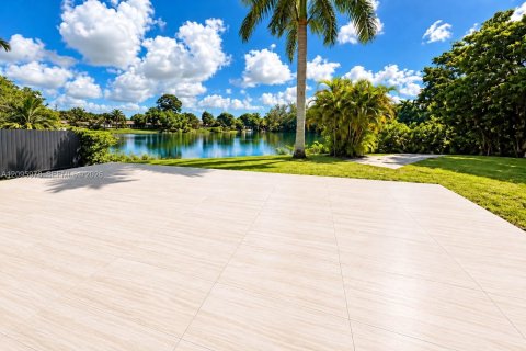 Villa ou maison à vendre à Miami, Floride: 3 chambres, 478.08 m2 № 2386832 - photo 23