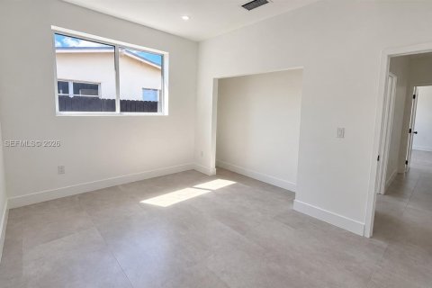 Villa ou maison à vendre à Miami, Floride: 3 chambres, 478.08 m2 № 2386832 - photo 12