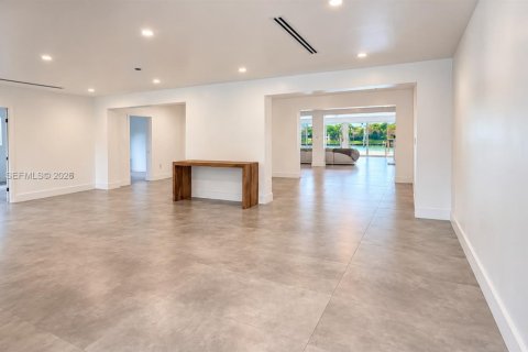 Villa ou maison à vendre à Miami, Floride: 3 chambres, 478.08 m2 № 2386832 - photo 4