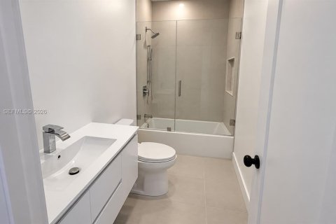 Villa ou maison à vendre à Miami, Floride: 3 chambres, 478.08 m2 № 2386832 - photo 7