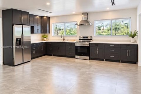 Villa ou maison à vendre à Miami, Floride: 3 chambres, 478.08 m2 № 2386832 - photo 3