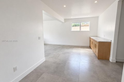 Villa ou maison à vendre à Miami, Floride: 3 chambres, 478.08 m2 № 2386832 - photo 19