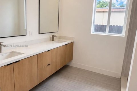 Villa ou maison à vendre à Miami, Floride: 3 chambres, 478.08 m2 № 2386832 - photo 17