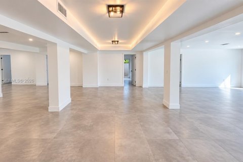 Villa ou maison à vendre à Miami, Floride: 3 chambres, 478.08 m2 № 2386832 - photo 6