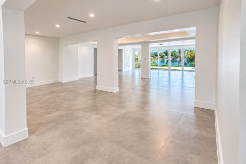 Villa ou maison à vendre à Miami, Floride: 3 chambres, 478.08 m2 № 2386832 - photo 5