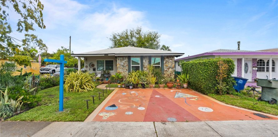 Villa ou maison à Hallandale Beach, Floride 3 chambres, 133.78 m2 № 2048731