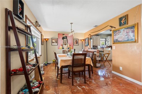 Villa ou maison à vendre à Hallandale Beach, Floride: 3 chambres, 133.78 m2 № 2048731 - photo 12