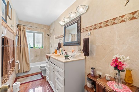 Villa ou maison à vendre à Hallandale Beach, Floride: 3 chambres, 133.78 m2 № 2048731 - photo 18