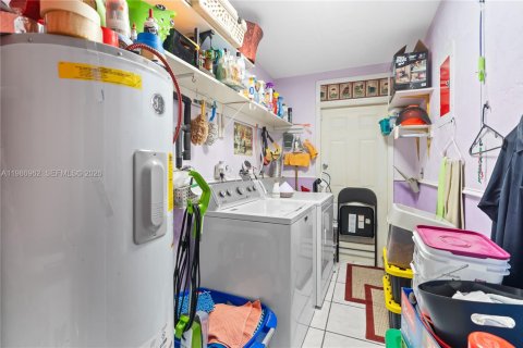 Villa ou maison à vendre à Hallandale Beach, Floride: 3 chambres, 133.78 m2 № 2048731 - photo 17