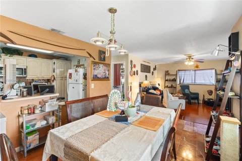 Villa ou maison à vendre à Hallandale Beach, Floride: 3 chambres, 133.78 m2 № 2048731 - photo 14