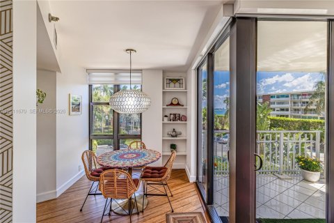 Condo in Miami, Florida, 2 bedrooms  № 2075324 - photo 26