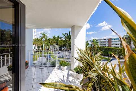 Condo in Miami, Florida, 2 bedrooms  № 2075324 - photo 17