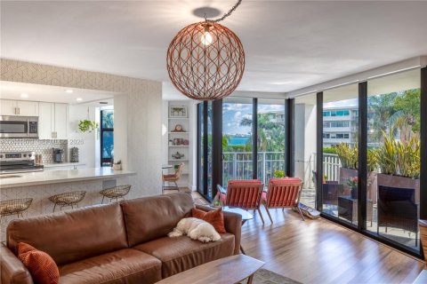 Condo in Miami, Florida, 2 bedrooms  № 2075324 - photo 2