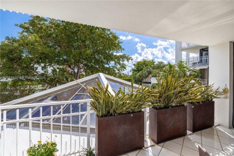Condo in Miami, Florida, 2 bedrooms  № 2075324 - photo 16