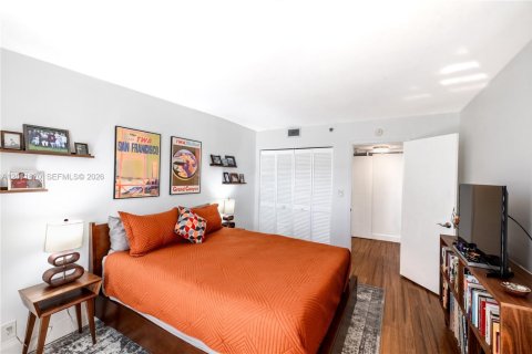 Condo in Miami, Florida, 2 bedrooms  № 2075324 - photo 24