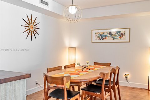 Condo in Miami, Florida, 2 bedrooms  № 2075324 - photo 5
