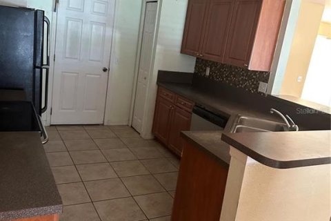 Casa en alquiler en Kissimmee, Florida, 4 dormitorios, 139.45 m2 № 1901328 - foto 2