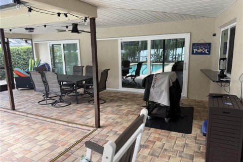 House in Palm Harbor, Florida 3 bedrooms, 227.33 sq.m. № 1847411 - photo 17
