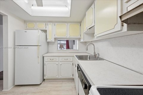 Condo in Hollywood, Florida, 1 bedroom  № 2042496 - photo 6